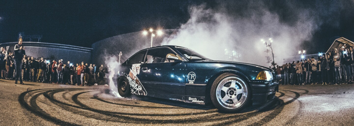 Vychutnaj si atmosféru nočného zrazu Illegal Night #4 prostredníctvom aftermovie a bohatej fotogalérie