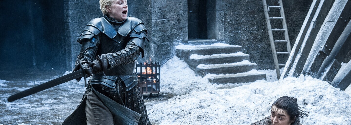 Vychutnajte si skvelý súboj Arye a Brienne so svetelnými mečmi