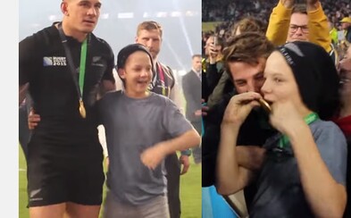 Vyhral majstrovstvá sveta v rugby, ale svoju medailu daroval mladému fanúšikovi. Novozélanďan Williams očaril svojím gestom svet Vyhral majstrovstvá sveta v rugby, ale svoju medailu daroval mladému fanúšikovi. Novozélanďan Williams očaril svojím gestom svet