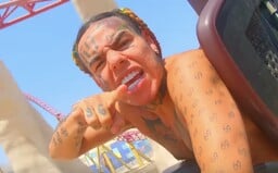 Vyhrážal sa raperom, neskôr útočil na vlastný gang. Ako silácke reči dobehli Tekashiho 6ix9ine?
