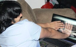 Výhražné e-maily, ktoré tvrdia, že ťa natáčali pri pozeraní porna nemusia byť klamstvom. Hackeri už vedia ako na to