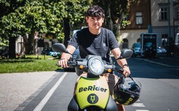 Vyjeď do pražských ulic na sdíleném skútru. Zábavnou variantu dopravy jsme si vyzkoušeli i my, byli jsme nadšení