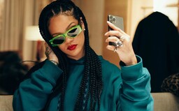 Výrazné obroučky a zářivé barvy. Nové sluneční brýle FENTY jsou ódou na léto