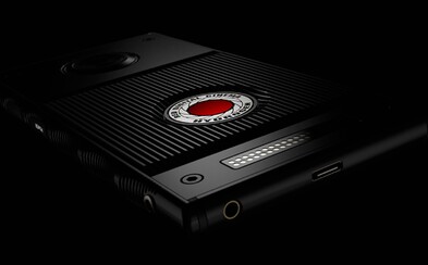 Výrobca prémiových kamier RED chystá smartfón s 3D holografickým displejom za viac než tisíc dolárov Výrobca prémiových kamier RED chystá smartfón s 3D holografickým displejom za viac než tisíc dolárov