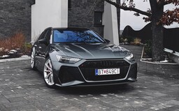 Vyskúšali sme najslávnejšie superkombi na svete. V čom vyniká 600-koňové RS 6 za 166-tisíc eur?
