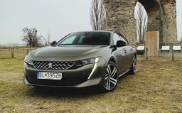 Vyskúšali sme novú vlajkovú loď od Peugeotu a padli sme na zadok. Nová 508-čka je úžasná