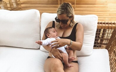 Vysmiata Dominika Cibulková si užíva prvé leto so svojim novým drobcom. Trošku rozdielne fotky v plavkách, napísala Vysmiata Dominika Cibulková si užíva prvé leto so svojim novým drobcom. Trošku rozdielne fotky v plavkách, napísala