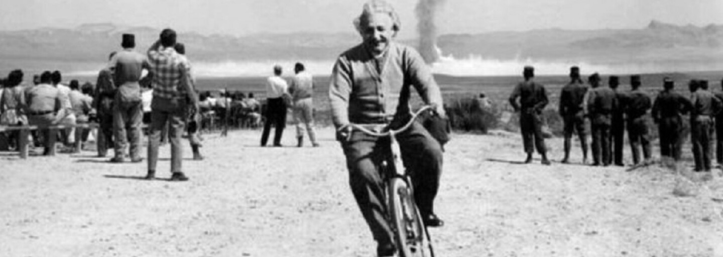 Vysmiaty Einstein pri výbuchu atómovej bomby či fotografie duchov. Tieto historické zábery boli podvod