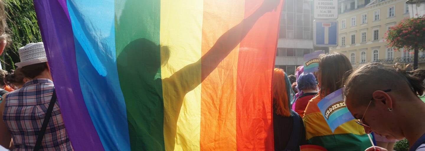 Vyzpovídali jsme lidi, kteří rodině oznámili, že patří do LGBT+ komunity. Nelitují, své rozhodnutí by dnes nezměnili