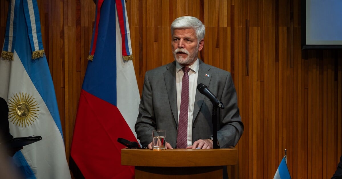 Vláda s cestou Pavla na summit NATO nepočítá, vyplývá to ze schváleného dokumentu