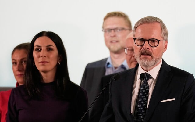 Fiala gratuloval hnutí ANO k vítězství ve volbách. Nevyloučil, že pozici ve straně nabídne k dispozici