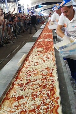 Aký je svetový rekord v najdlhšej pizzi na svete?
