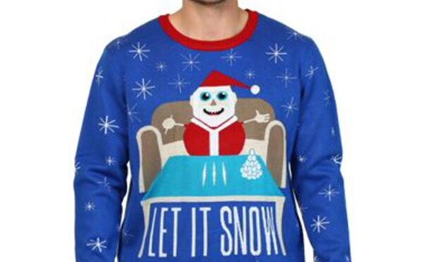 Walmart prodává svetr se Santa Clausem a s čárami kokainu. Bizarně zní i slogan Let It Snow