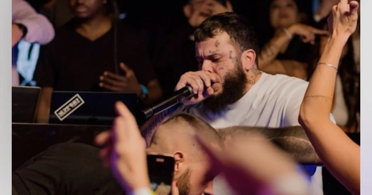 Excesy Lea Beránka pokračují. Z baru ho museli odvézt těžkooděnci