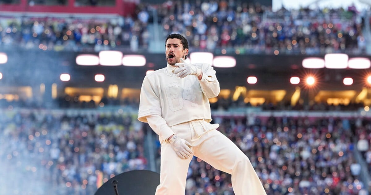 Super Bowl ovládli Seattle Seahawks. Bad Bunny poslal lidem silný vzkaz, Trump jeho halftime show ostře kritizoval