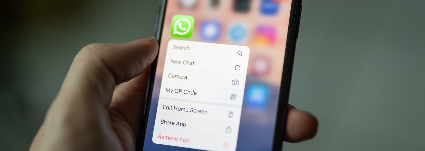 WhatsApp spouští novou aktualizaci, která umožňuje komunikaci i bez internetu. Reaguje tak na jeho blokování v Íránu