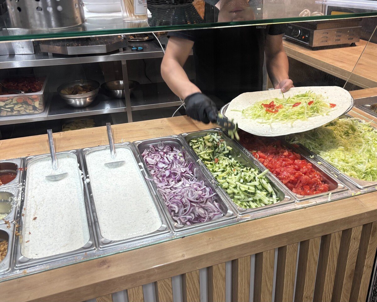 Don's Gemüse Kebab and Pizza podává dva druhy pokrmů, jeden je nic moc a pizzu jsem nezkusil