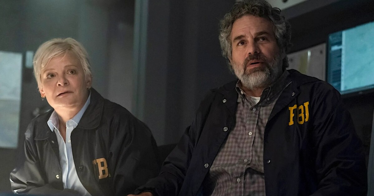 VIDEO: Tvůrci krimi hitu Mare z Easttownu přichází s novou temnou detektivkou. Hlavní roli v ní ztvární Hulk