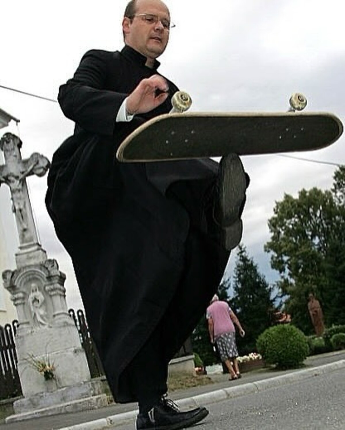 zoltan, skateboard knaz
