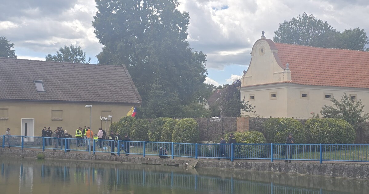 Policie zasahovala na „Vlasteneckém setkání“. Na sítích se šíří video konfliktu mezi příznivci a odpůrci