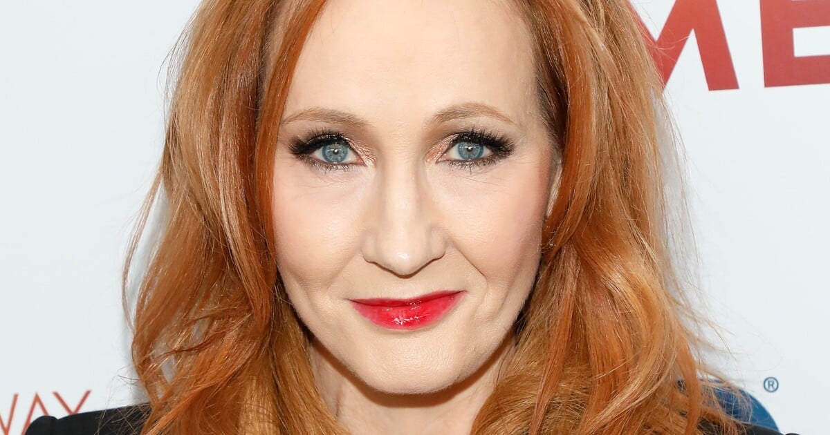 J.K. Rowling vyzvala k bojkotu známého řetězce Marks & Spencer. Pobouřila ji transgender zaměstnankyně