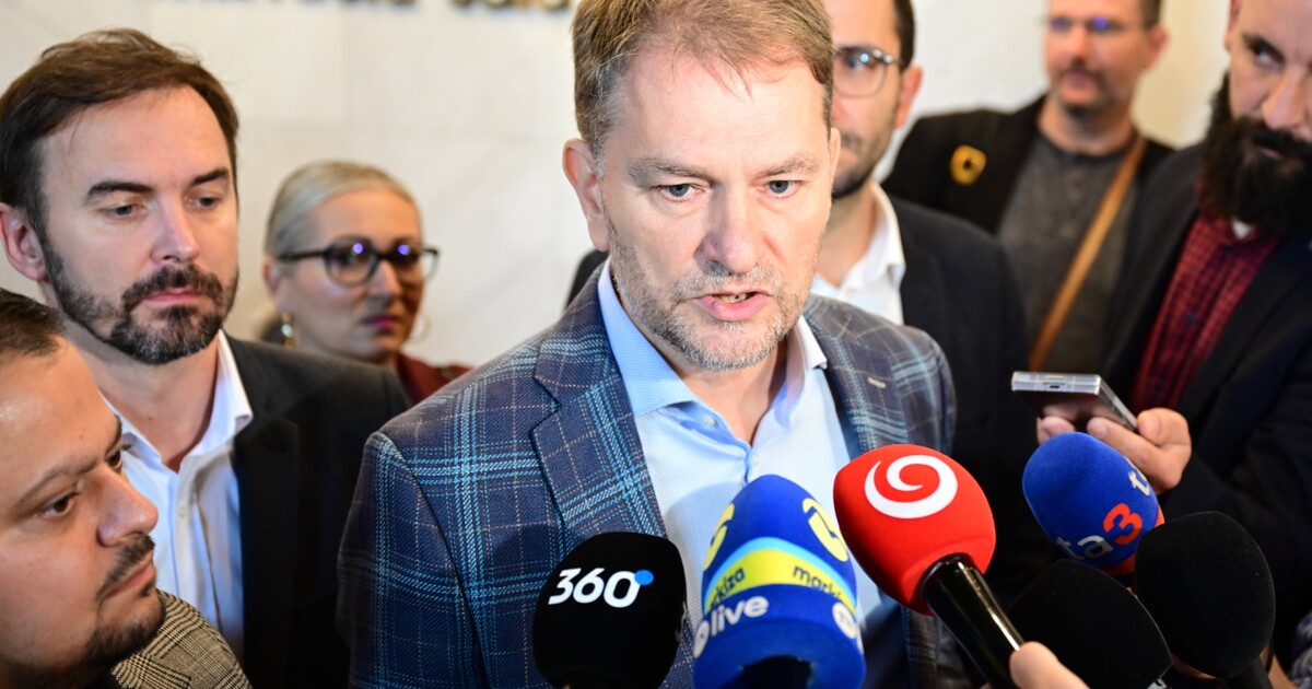 KOMENTÁŘ: Fico může Matovičovi poslat kytici. Změna definice pohlaví je pro něj další výhrou