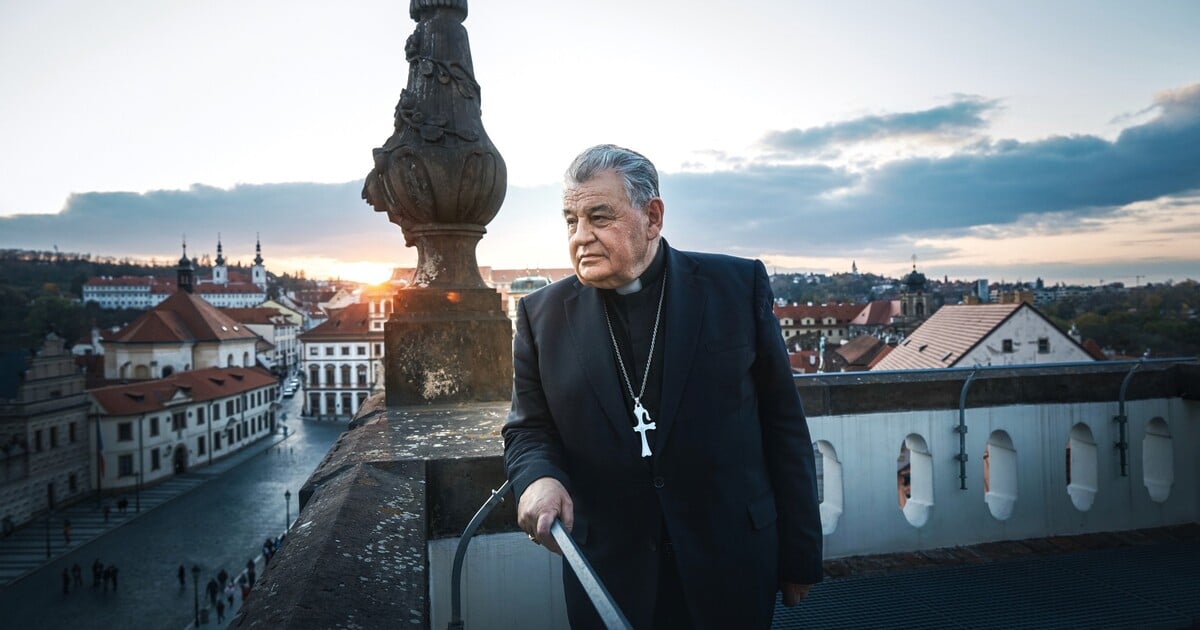 AKTUÁLNÍ: Kardinál Dominik Duka je dva dny po propuštění opět v nemocnici. Jeho stav je vážný