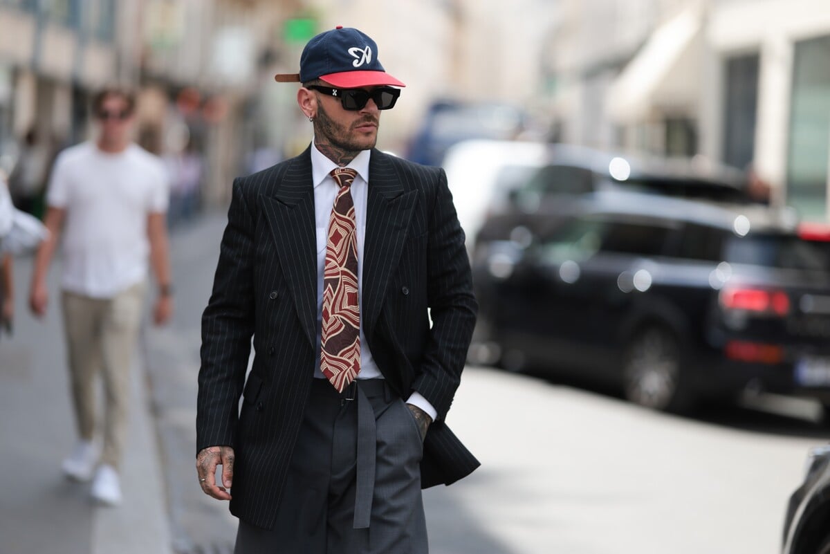 Moritz Taylor ti ukáže, ako zladiť streetwearové doplnky v elegantnom outfite.