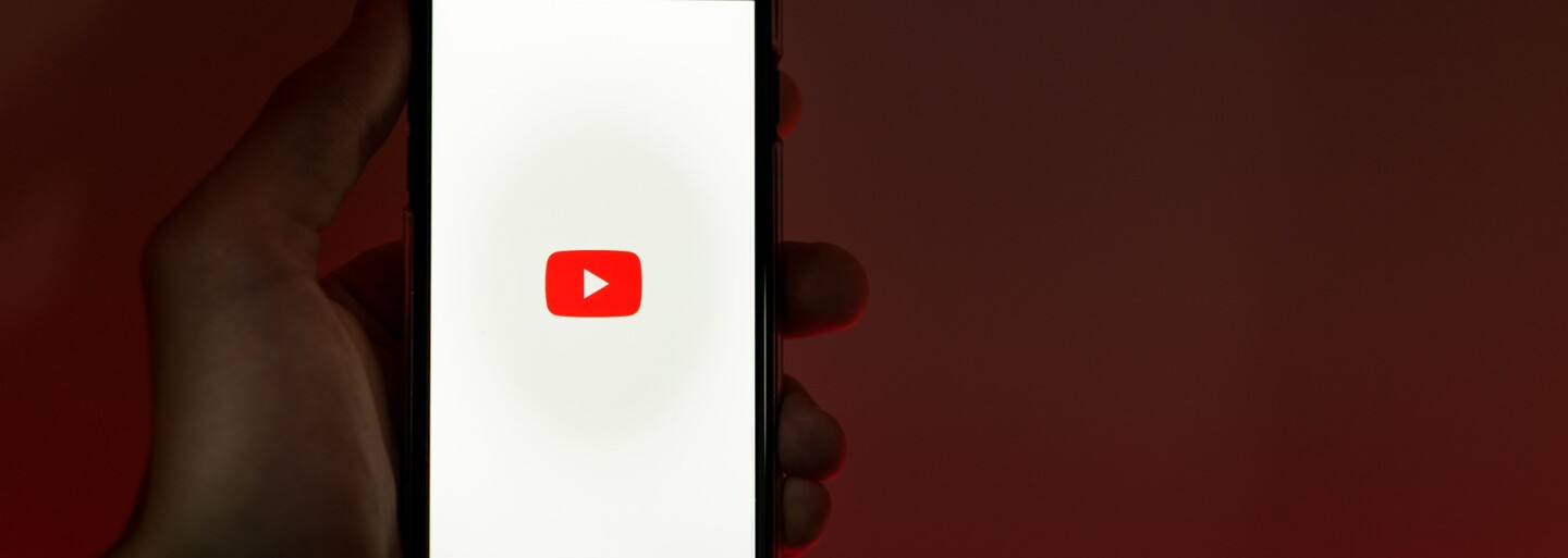 YouTube odstraňuje tisíce kanálů souvisejících s válkou na Ukrajině. Některá videa označují invazi za „osvobozeneckou misi“