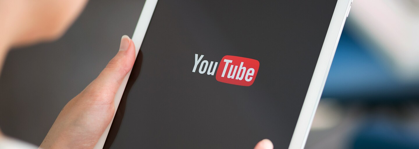 YouTube si brúsi zuby na funkciu Facebooku, ktorá ponúka živý prenos v rámci mobilnej aplikácie