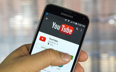 YouTube si brúsi zuby na funkciu Facebooku, ktorá ponúka živý prenos v rámci mobilnej aplikácie YouTube si brúsi zuby na funkciu Facebooku, ktorá ponúka živý prenos v rámci mobilnej aplikácie