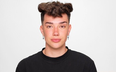 Youtuber James Charles se přiznal, že vypisoval nezletilým chlapcům. Posílal jim nevhodné zprávy, prý nevěděl, že jim není 18 Youtuber James Charles se přiznal, že vypisoval nezletilým chlapcům. Posílal jim nevhodné zprávy, prý nevěděl, že jim není 18