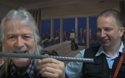 Youtuberi Martin Daňo a Rudolf Vaský zatiaľ zostávajú v CPZ. Vyšetrovateľ im vzniesol obvinenie za útoky cez internet