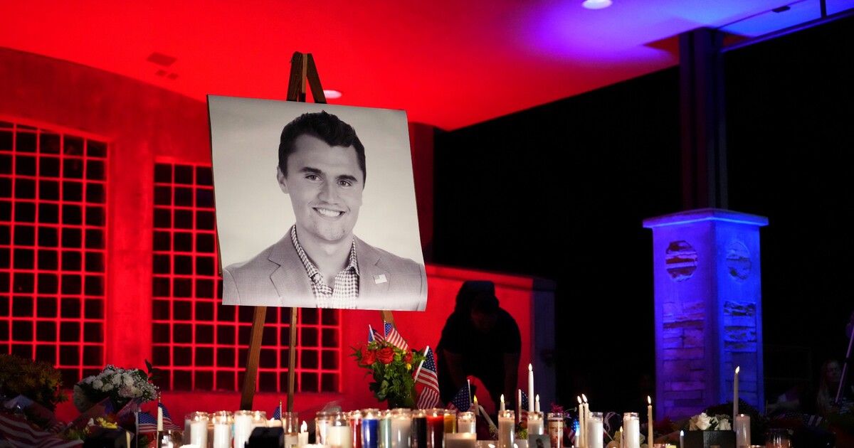 V Praze proběhla zádušní mše za zastřeleného aktivistu Kirka. Policie musela řešit potyčku