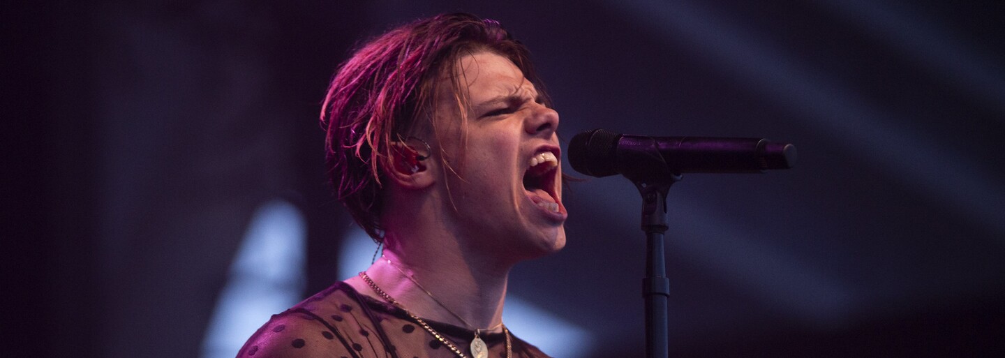 Yungbludova nejosobnější nahrávka, nálož pozitivní energie od Two Doors Cinema Club i velký návrat legendárních Megadeth