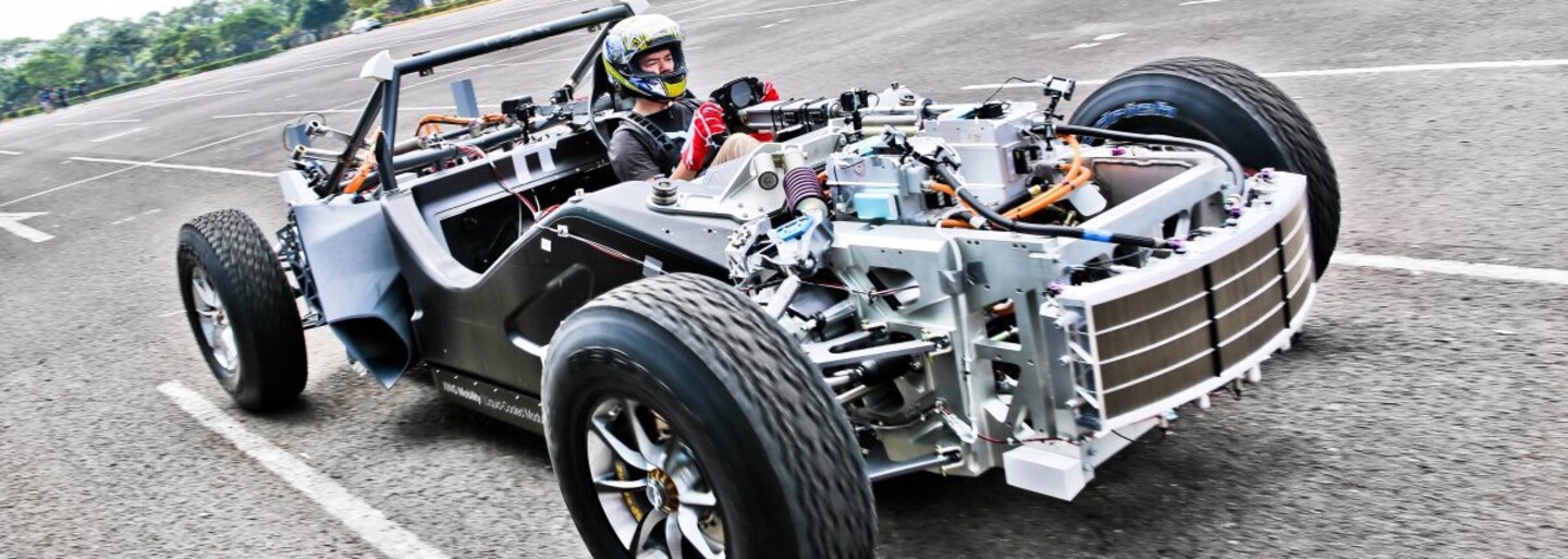 Z 0 na 100 km/h vraj iba za 1,8 sekundy. Ambiciózny startup odhalil konkurenta obávaného Roadsteru od Tesly