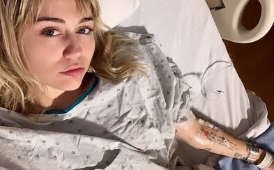 Z angíny operácia hlasiviek. Miley Cyrus bude musieť byť niekoľko týždňov ticho, odkladá aj nahrávanie albumu Z angíny operácia hlasiviek. Miley Cyrus bude musieť byť niekoľko týždňov ticho, odkladá aj nahrávanie albumu