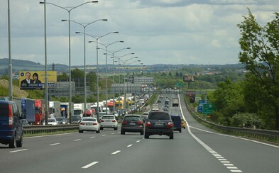 Z českých dálnic zmizí billboardy. Novinky se řidiči dočkají na začátku září letošního roku Z českých dálnic zmizí billboardy. Novinky se řidiči dočkají na začátku září letošního roku