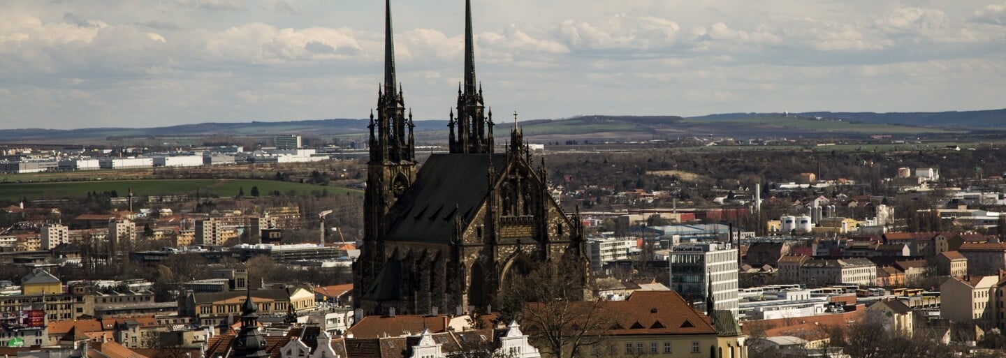 Z historického centra Brna zmizí vizuální smog a ošklivé reklamy. Město schválilo návrh památkářů, architektů a grafiků