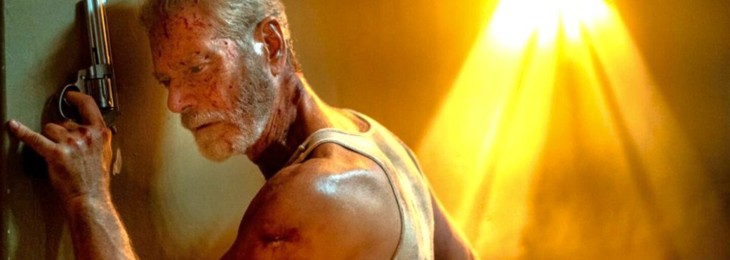 Z nevidomého zabijáka z hororu Don't Breathe se ve dvojce stává ochránce malého děvčátka. Připrav se na krvavý masakr