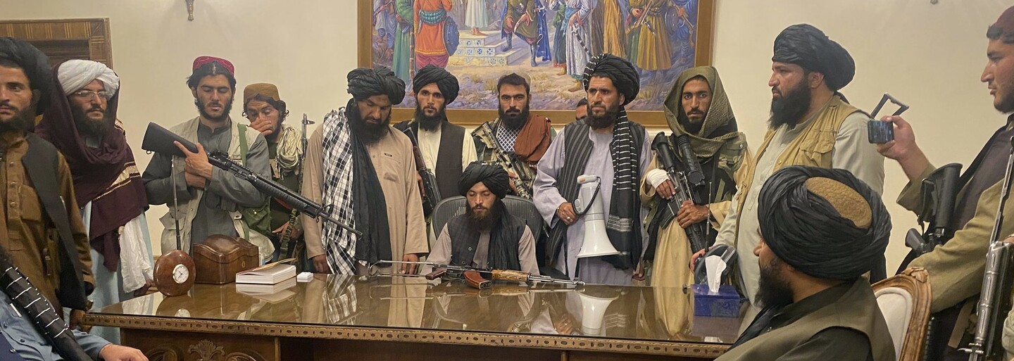 Z televízie takmer úplne vymiznú ženy. Taliban zaviedol v Afganistane ďalšie tvrdé obmedzenia