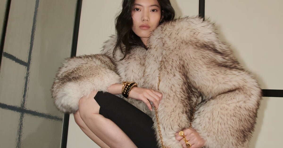 Pět zásadních trendů pro rok 2026. Doplňky po prarodičích, kůže a vrstvení povznesou tvůj styl