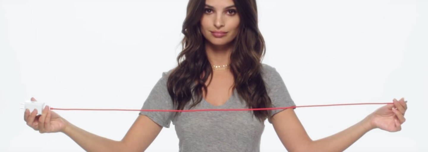 Za 30 minút až 60 % batérie. Pôvabná Emily Ratajkowski ti vysvetlí, ako funguje nabíjanie v smartfóne OnePlus 3T