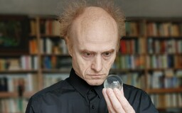 Za deset dní budeme v tvrdším lockdownu, než jsme dnes. Budeme mít přeplněné nemocnice, říká profesor Jaroslav Flegr (Rozhovor)