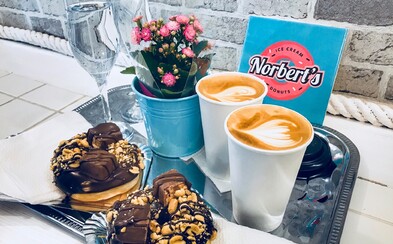Za jejich donuty se sjížděli lidé z celého světa. Norbert se Sandrou se snaží fungovat i navzdory pandemii Za jejich donuty se sjížděli lidé z celého světa. Norbert se Sandrou se snaží fungovat i navzdory pandemii