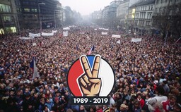 Za komunistů se žilo líp a listopad 89 byl spiknutí? Největší lži o sametové revoluci a socialismu v Československu