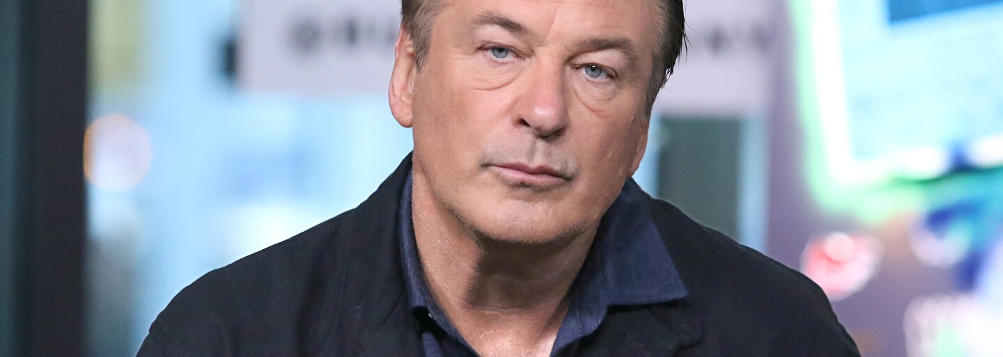 Za zbraně zodpovídají zbrojíři, říká Petr Jákl. Je producentem filmu, na jehož natáčení Baldwin omylem zastřelil kameramanku