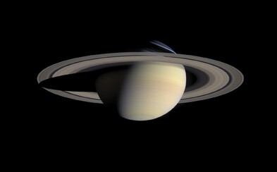Zapomeň na to, co ses učil ve škole. Kolem Saturnu našli 20 nových měsíců, má jich více než Jupiter Zapomeň na to, co ses učil ve škole. Kolem Saturnu našli 20 nových měsíců, má jich více než Jupiter