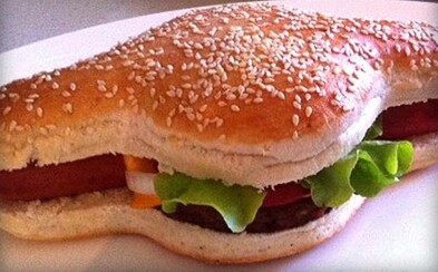 Zapomeň na burger a hot dog, na scénu přichází Hamdog. Nepochopený hybrid má vlastní patent a čeká ho rozšiřování Zapomeň na burger a hot dog, na scénu přichází Hamdog. Nepochopený hybrid má vlastní patent a čeká ho rozšiřování