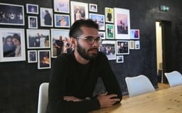 Začala ho bolieť noha, no myslel si, že je to z preťaženia. Ferovi v mladom veku diagnostikovali rakovinu (Rozhovor)